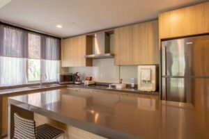 3Bedroom Executive Suite Lakeview