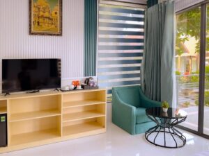 Family Room with Garden View