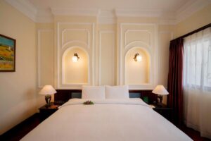 Century City Deluxe Twin