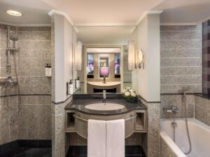 Classic King Room with City View