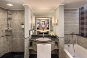 Classic King Room with City View