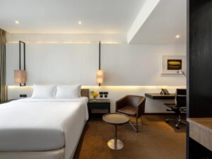 Club10, Exclusive Lounge Access