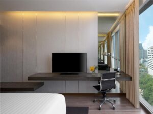 Club Room, Exclusive Lounge Access