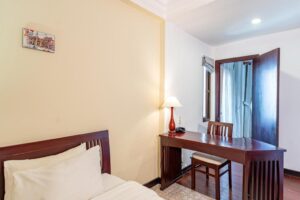 Connecting Door Room