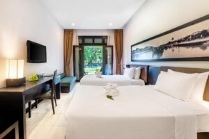 Connecting Door Room