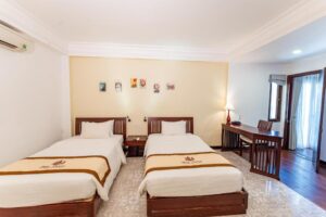 Connecting Door Room