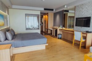 Corner Ocean Panoramic