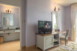 Deluxe Courtyard View