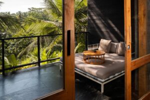 Deluxe Pool Suite