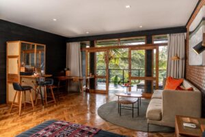 Deluxe Pool Suite