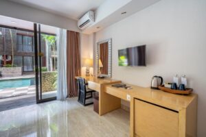 Deluxe Room With Pool Access