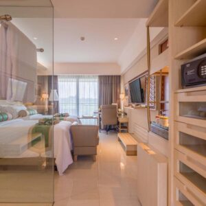Deluxe Room Pool Access
