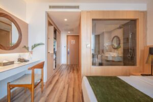 Deluxe Partial Sea View