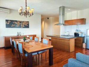 Deluxe Three-Bedroom Apartment