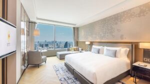 Deluxe with Lounge Access