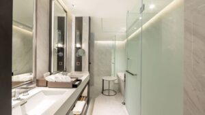 Deluxe with Lounge Access