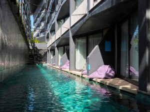 Deluxe with Pool Access