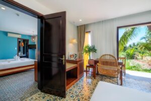 FAMLY CONNECTING ROOM