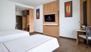 Family Bathtub With Balcony