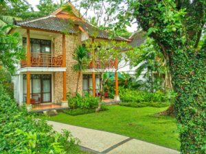 Flash Sales at Garden Chalet