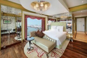 Grand Deluxe King Room High Floor