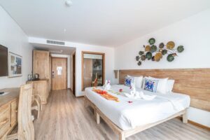 Grand Deluxe Poolside