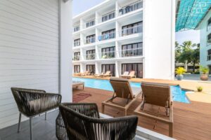 Grand Deluxe Poolside