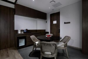 Junior Suite Pool and Mountain View