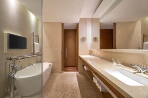 Junior Suite with Lounge Access