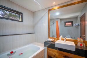 Lagoon King Suite with Pool Access
