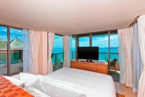 Luxury Oceanfront View 1-Bedroom Suite