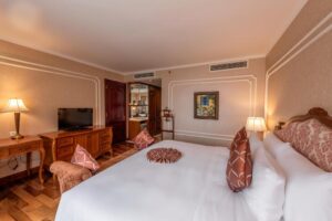 Luxury Suite