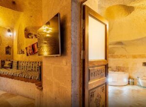 Nimet Deluxe Jacuzzi Cave Suite