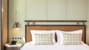 One-Bedroom Suite with Lounge Access