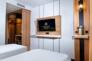 Standard Bathtub With Balcony