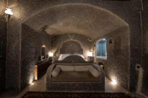 Triple Cave Suite Room