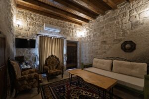 Triple Cave Suite Room